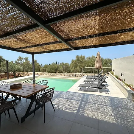 Calmia Fine Living Villa Tsoukaládhes