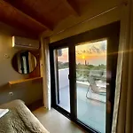 Willa Calmia Fine Living Tsoukaládhes