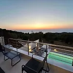 Calmia Fine Living Willa *