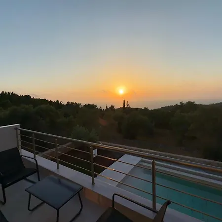 Calmia Fine Living Villa *